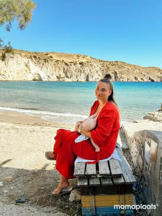 baby, moeder, rode jurk