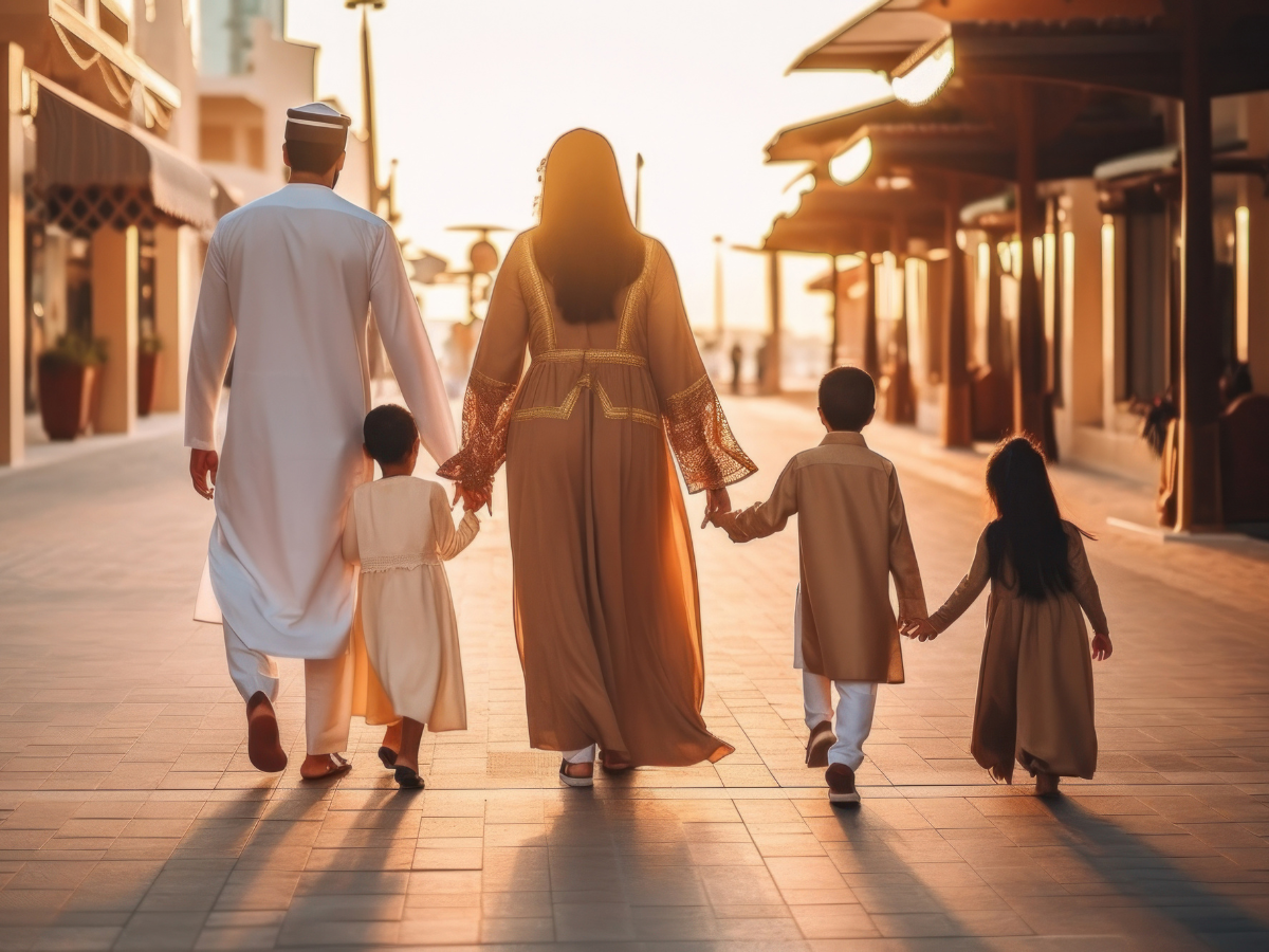 Dubai gezin kinderen man vrouw straat