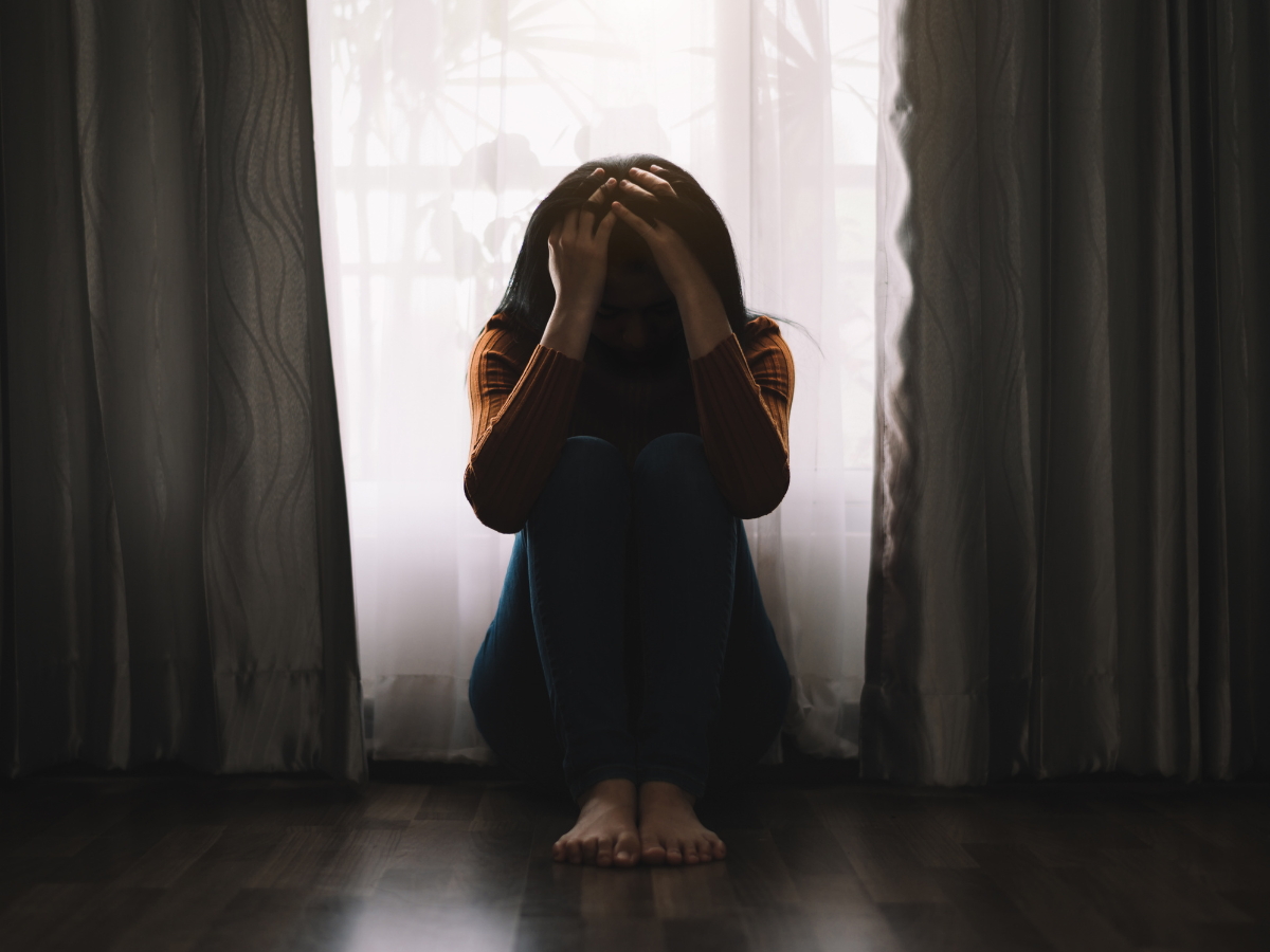 vrouw verdrietig donker