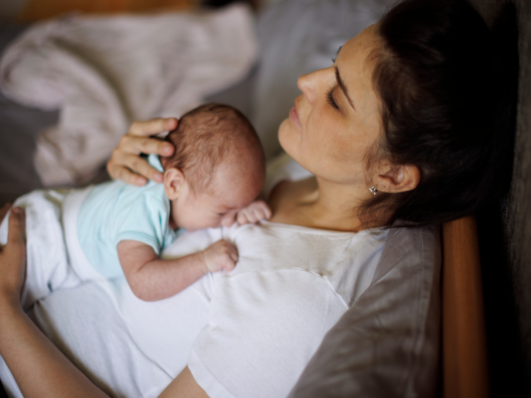 baby moeder pasgeboren