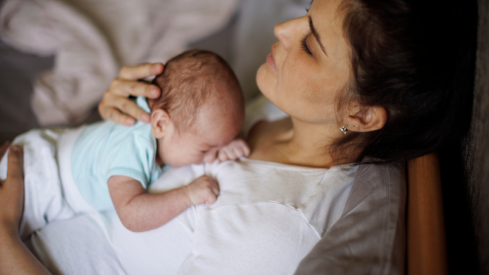 baby moeder pasgeboren