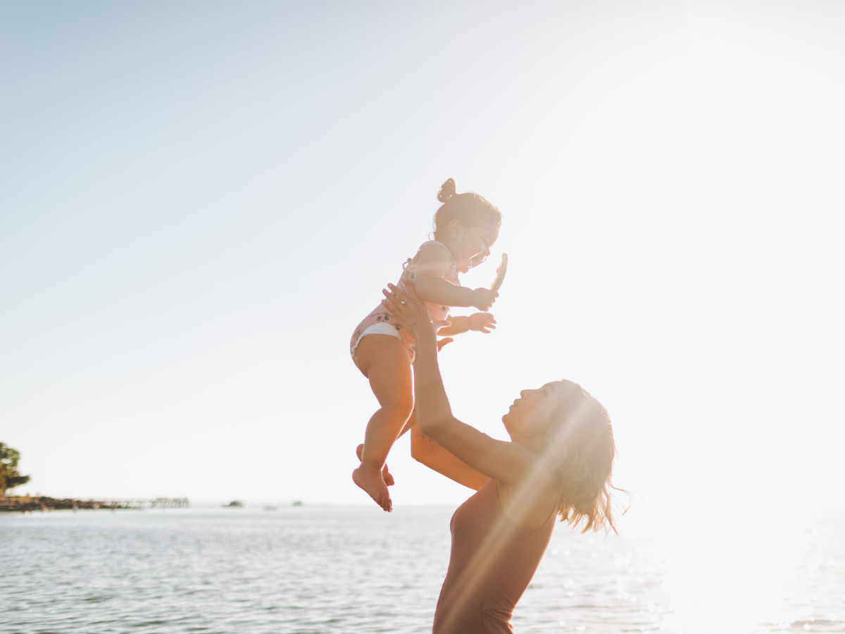 moeder dochter strand