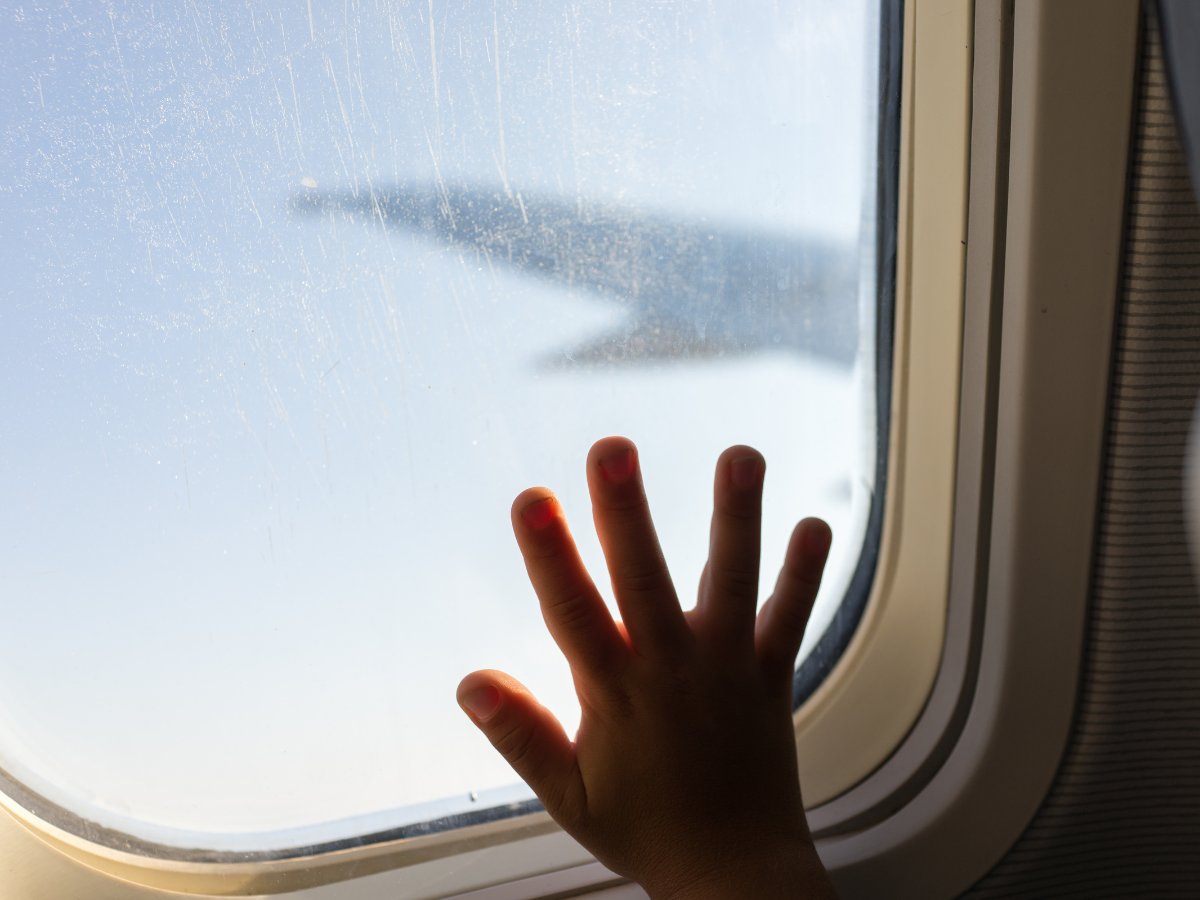 kind vliegtuig handje