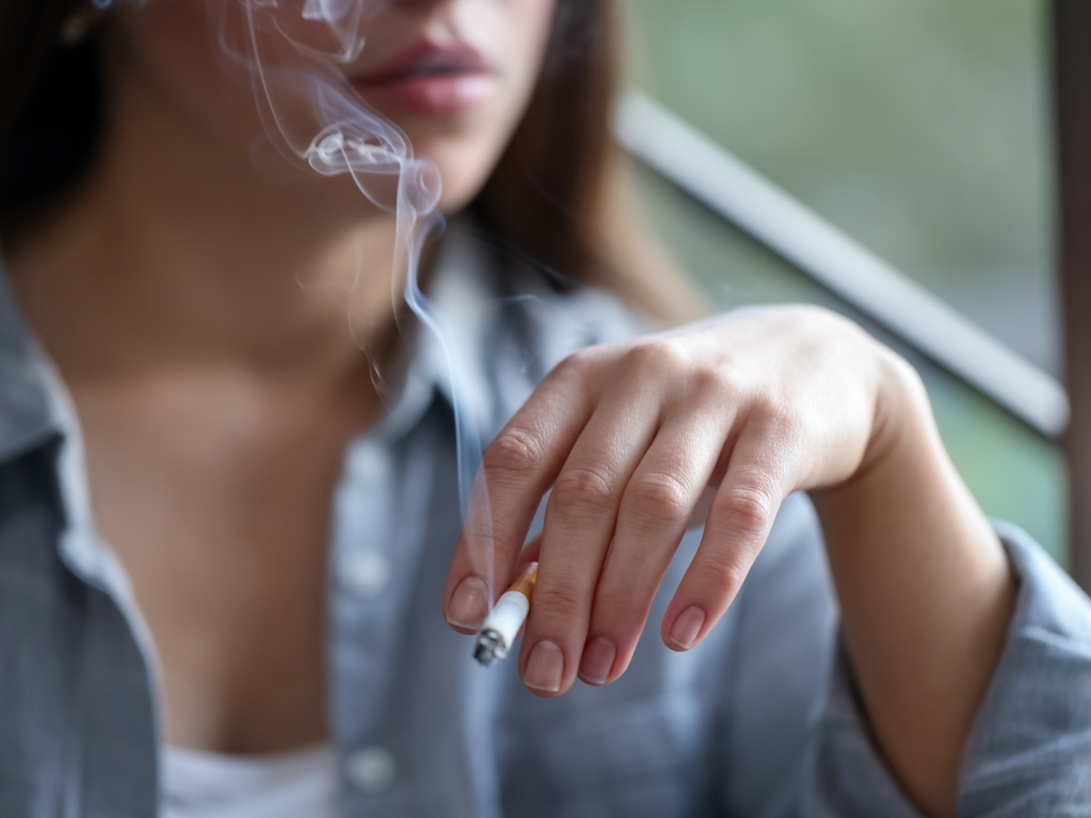 Meeroken schadelijk voor kinderen rokende vrouw