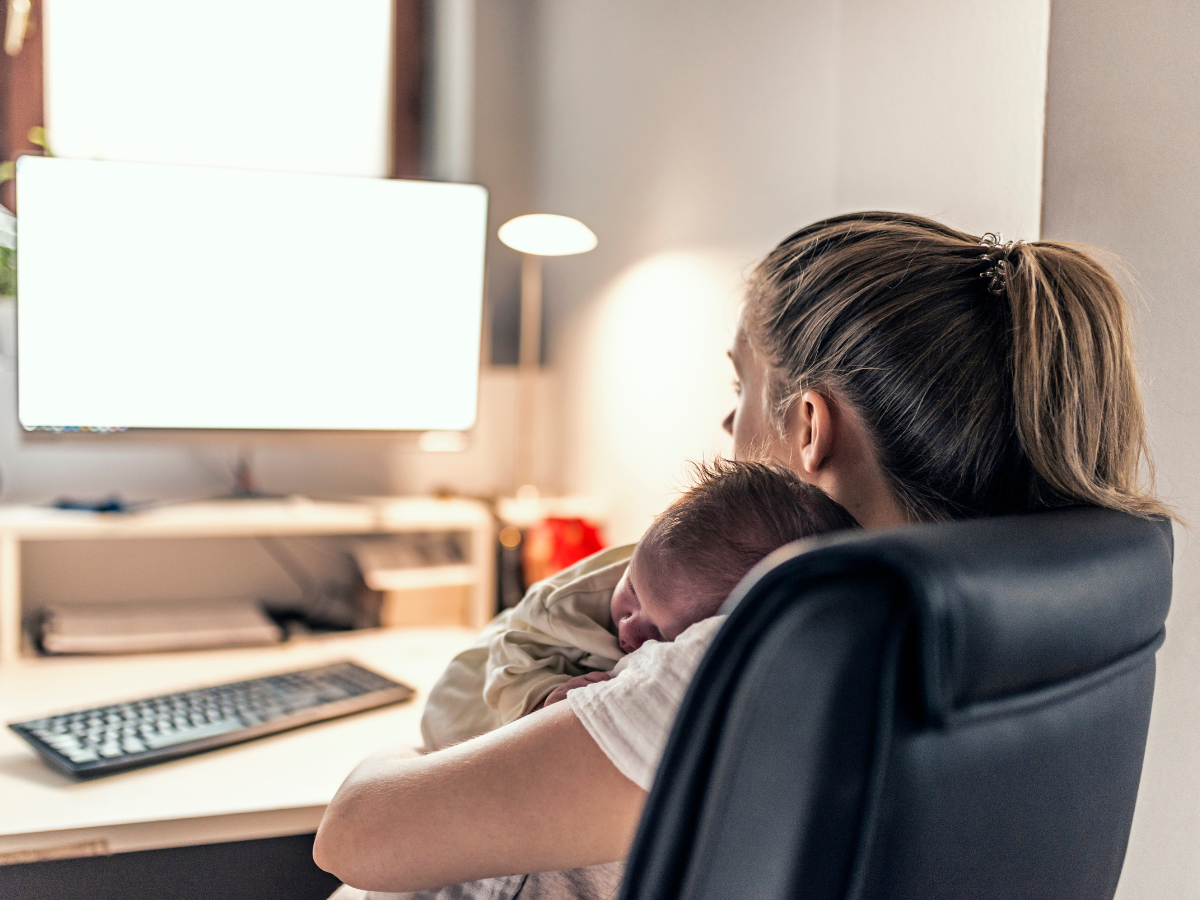 Telecombedrijf ontslaat moeder