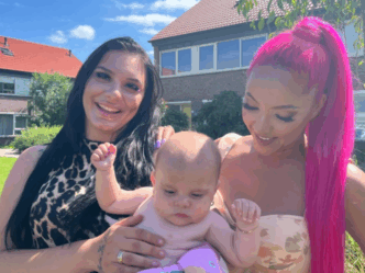 vier handen op een buik