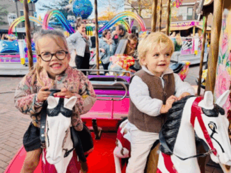 20 weken echo twee vaders foto van kinderen in draaimolen