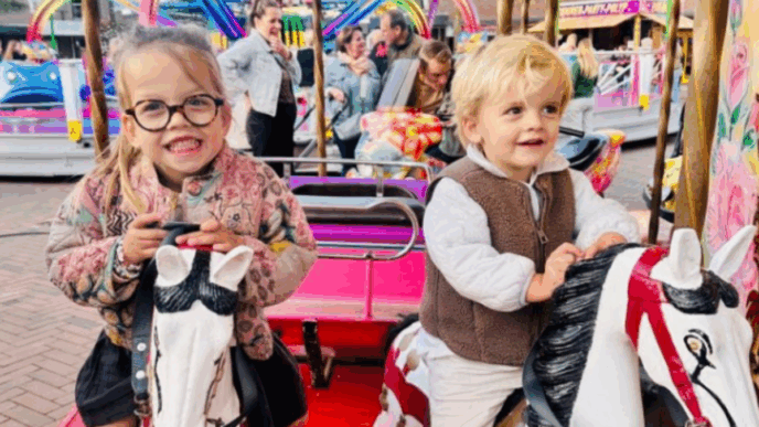 20 weken echo twee vaders foto van kinderen in draaimolen