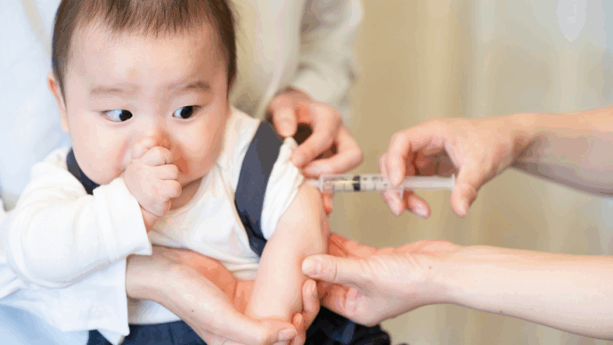 RS prik baby die gevaccineeerd wordt