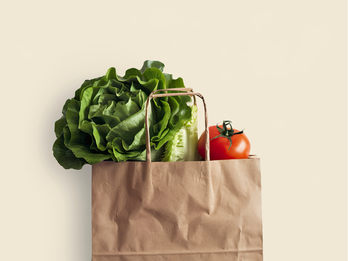 welke groente en fruit biologisch kopen foto van tas met groente