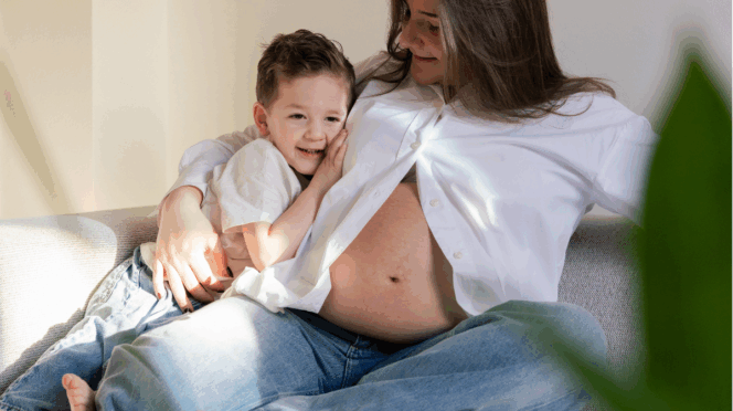 leeftijdsverschil kinderen 3 jaar foto van zwangere eliza met kind
