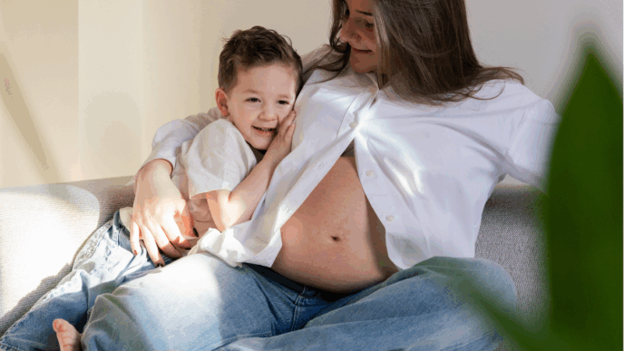 leeftijdsverschil kinderen 3 jaar foto van zwangere eliza met kind