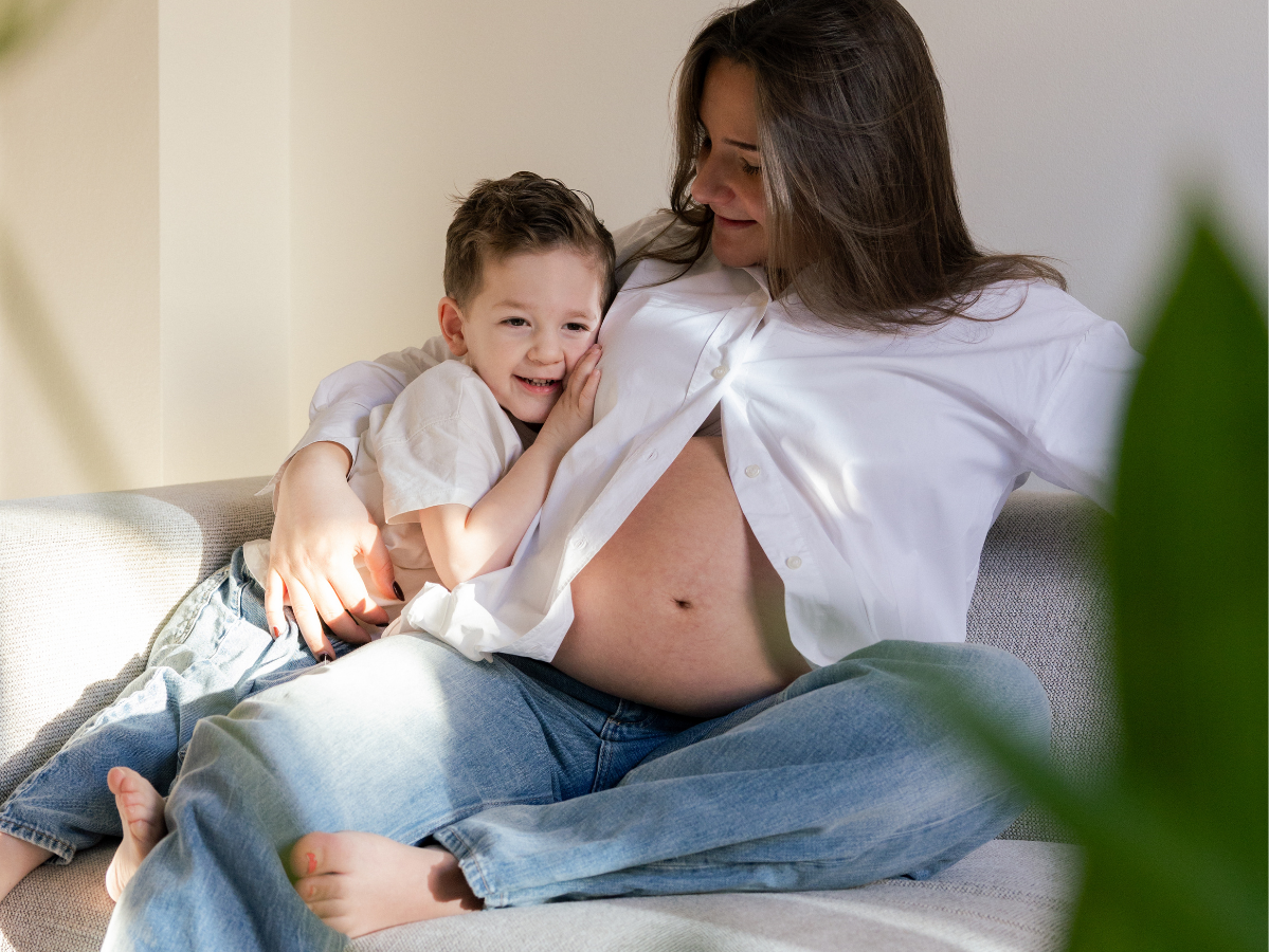 leeftijdsverschil kinderen 3 jaar foto van zwangere eliza met kind