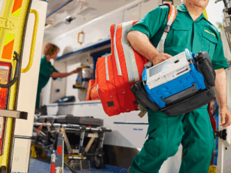 wachten op de spoedeisende hulp foto van ambulance