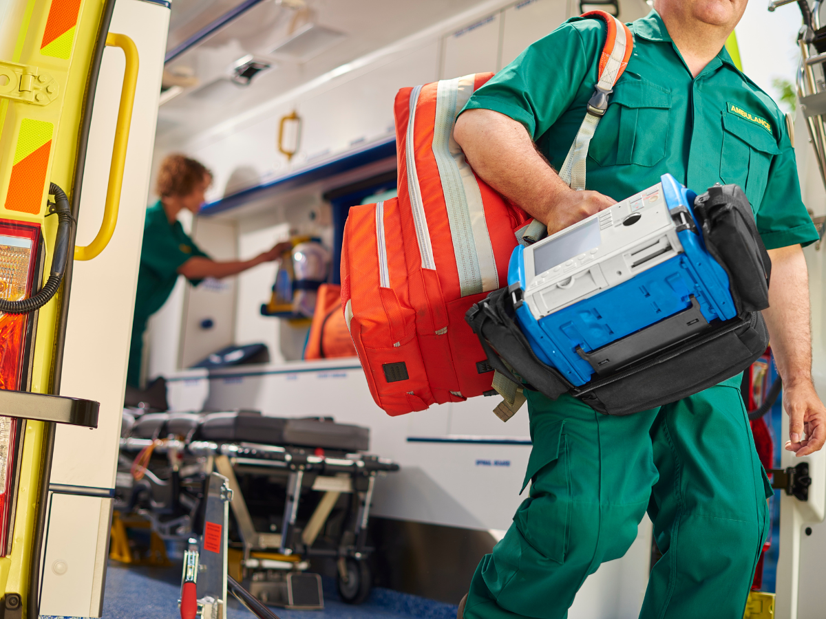 wachten op de spoedeisende hulp foto van ambulance