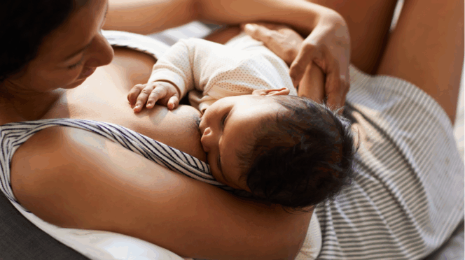 dieet borstvoeding baby allergie foto van baby die borstvoeding krijgt