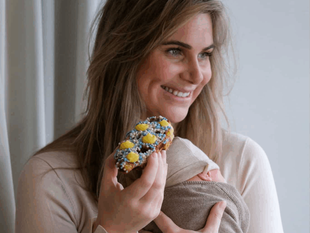 zwanger zonder partner foto van mercedes met baby en wafel