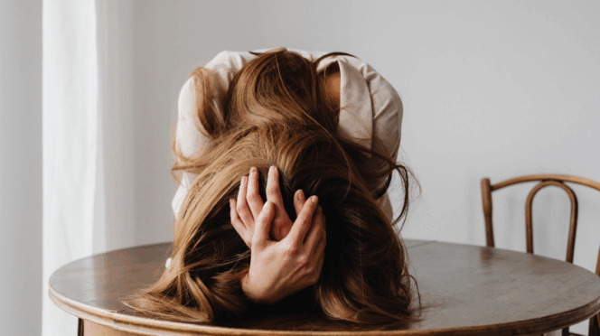 huilbaby ervaring moeder huilt aan tafel