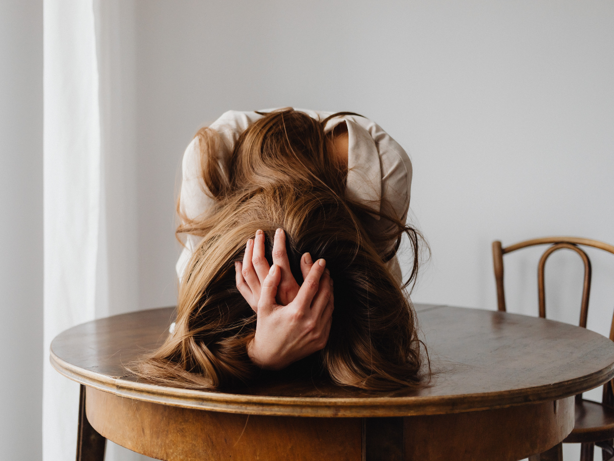 huilbaby ervaring moeder huilt aan tafel