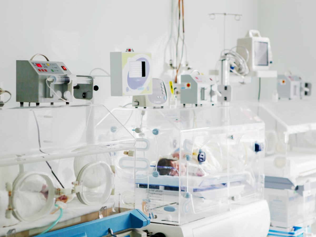 esmee het kinderziekenhuis foto van baby in couveuse
