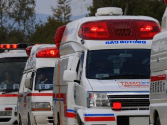 zwangere vrouw doodgebeten door pitbull foto van ambulance