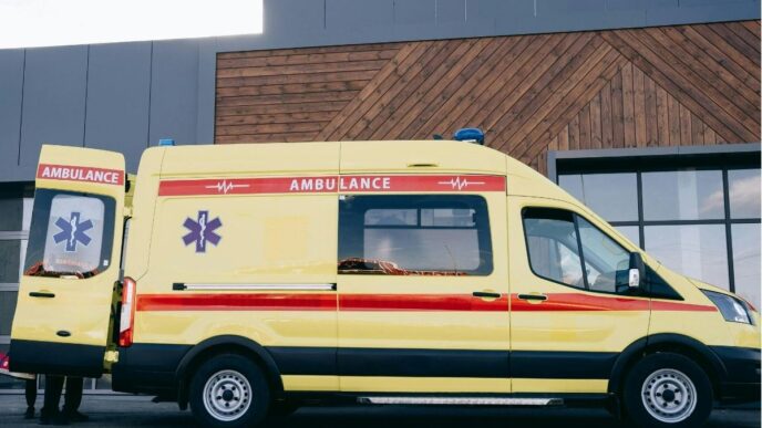 baby bijna verdronken badje foto van ambulance
