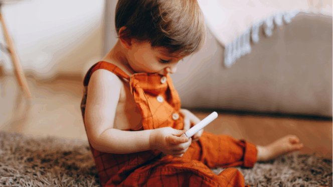batterij ingeslikt kind foto van peuter