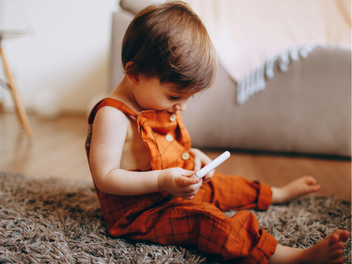 batterij ingeslikt kind foto van peuter