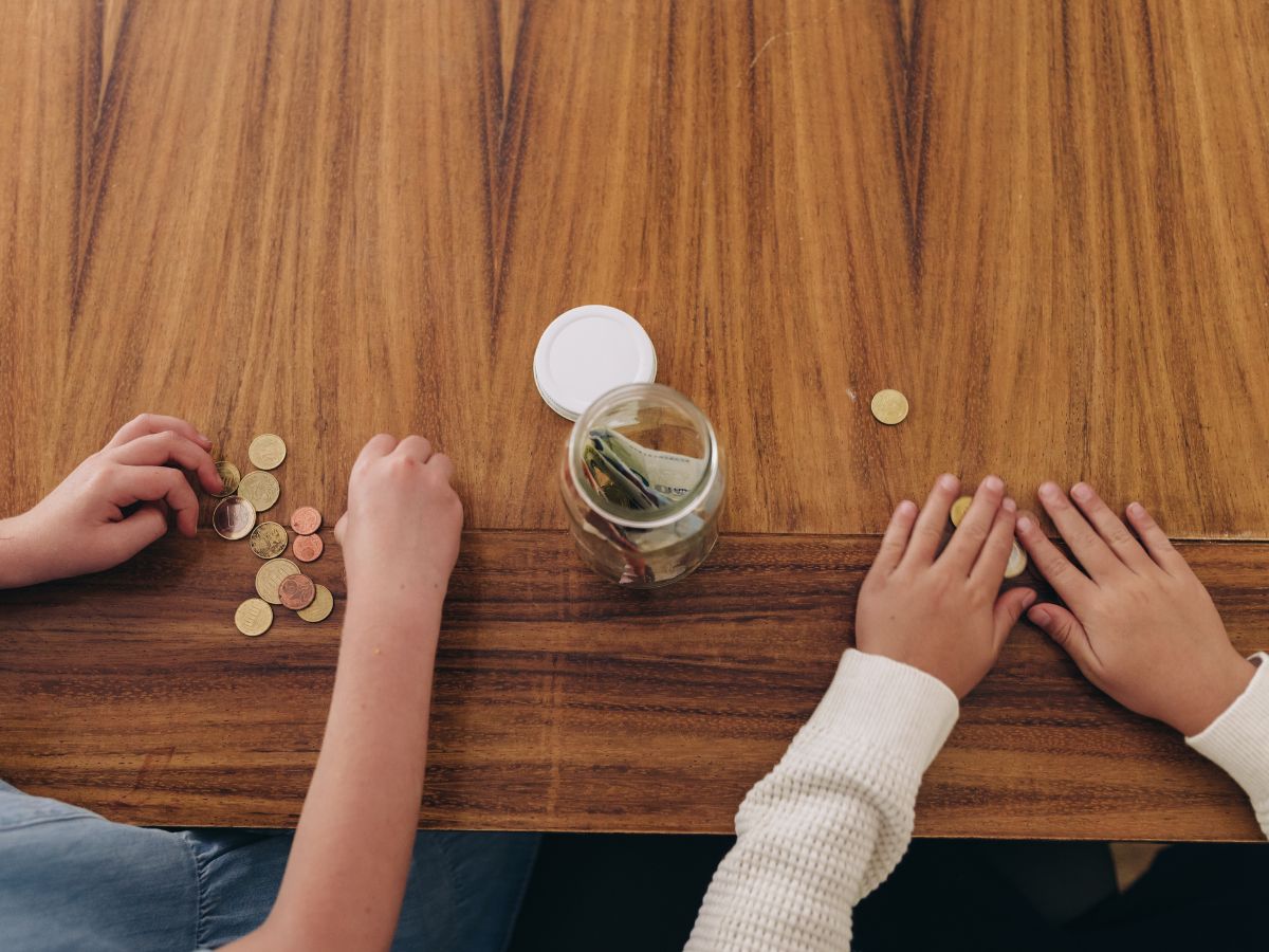 ziektewet gezin geld foto van familie die spaart