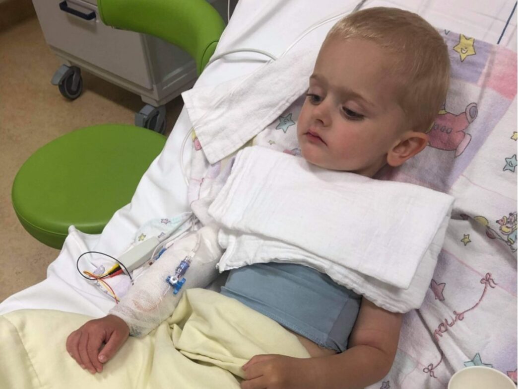 kind diabetes type 1 foto van zoon in ziekenhuis