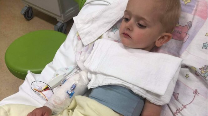 kind diabetes type 1 foto van zoon in ziekenhuis