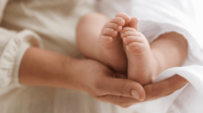 angst tijdens zwangerschap vrouw en baby voetjes