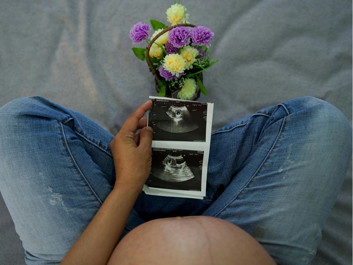 gehoorschade baby zwangerschap foto van zwangere vrouw