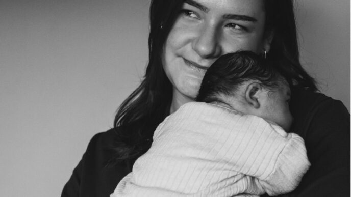 positief bevallingsverhaal foto van elisa en haar baby