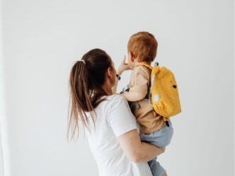 single moms gelukkig onderzoek foto van moeder en kind