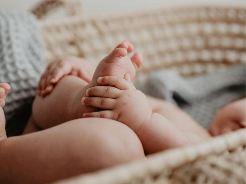 babynaam beste vriendin foto van baby in mandje