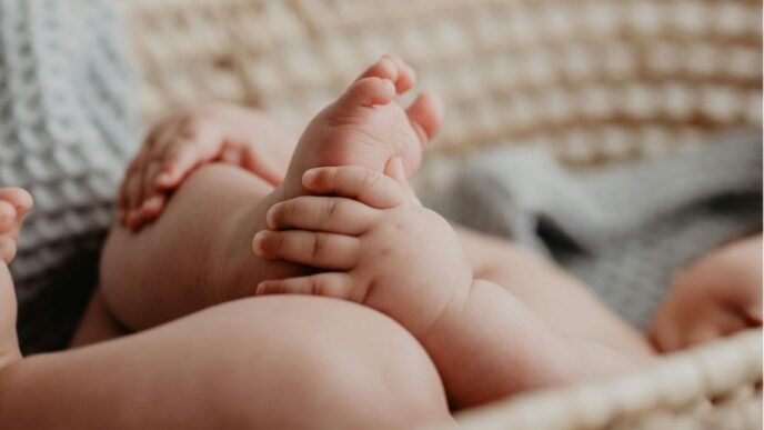 babynaam beste vriendin foto van baby in mandje