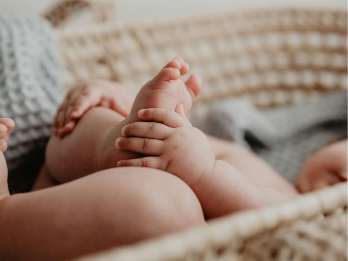 babynaam beste vriendin foto van baby in mandje