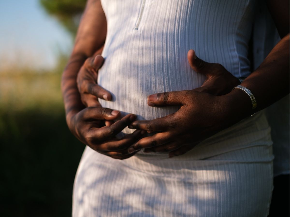 zwangerschapsbrein vergeetachtig foto van zwangere vrouw