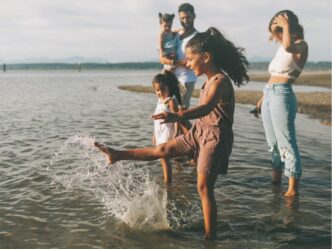 ouders betalen vakantie foto van familie op vakantie