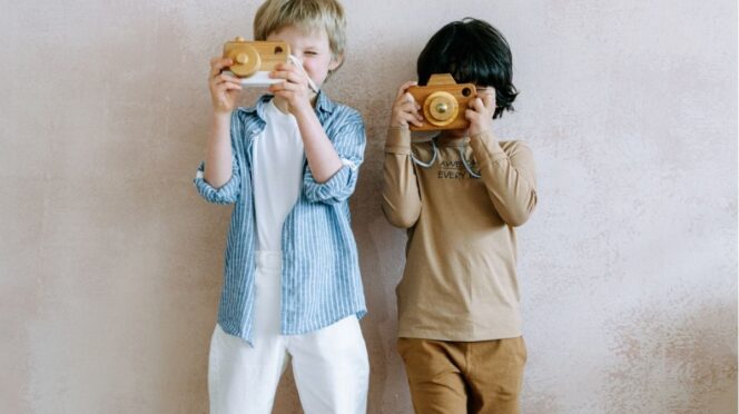 verbod op kidfluencers foto van kinderen met camera