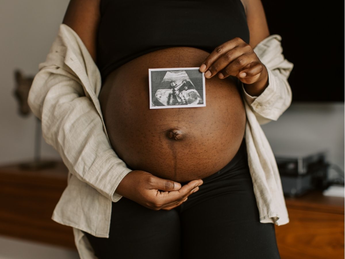 keizersnede slaapproblemen foto van zwangere vrouw