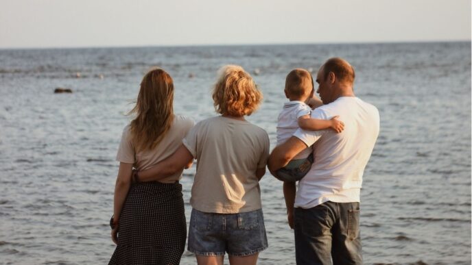 Zomervakantie hacks foto van family op strand