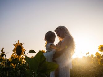 Spijt van babynaam foto van moeder en dochter
