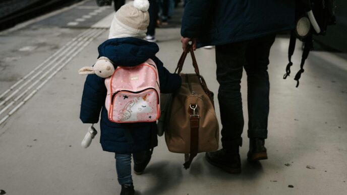 gelukspoppetje operatie kind foto van kind met rugzak