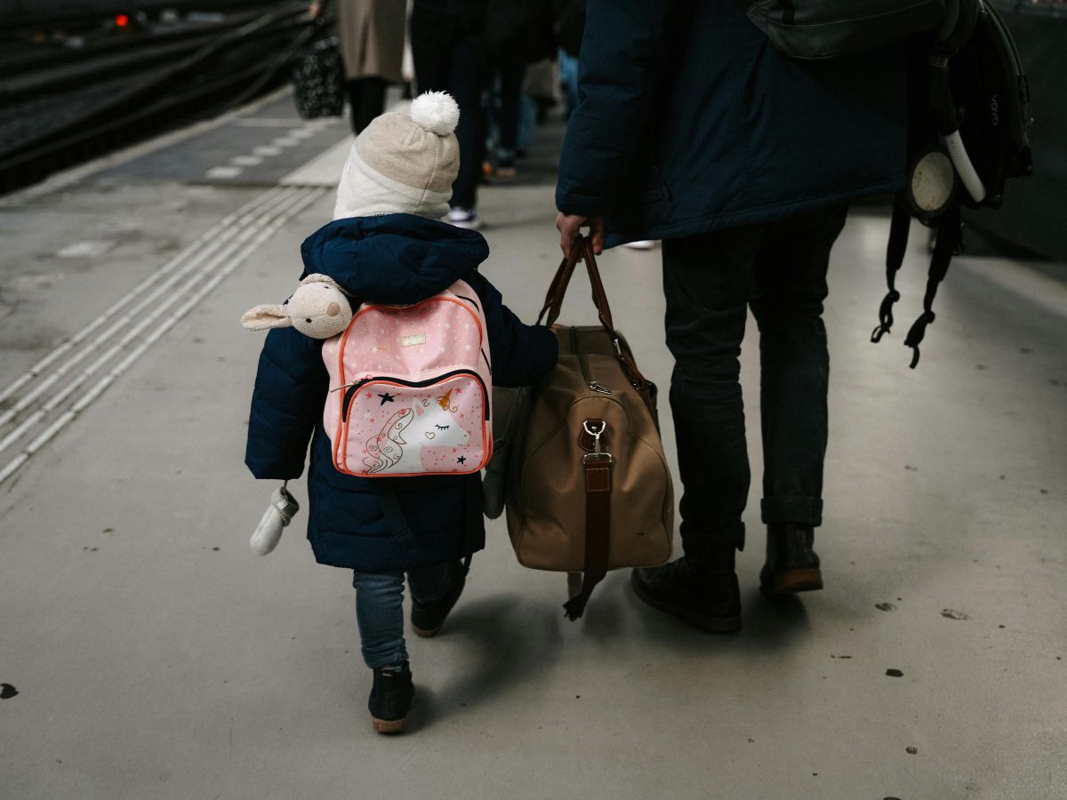 gelukspoppetje operatie kind foto van kind met rugzak