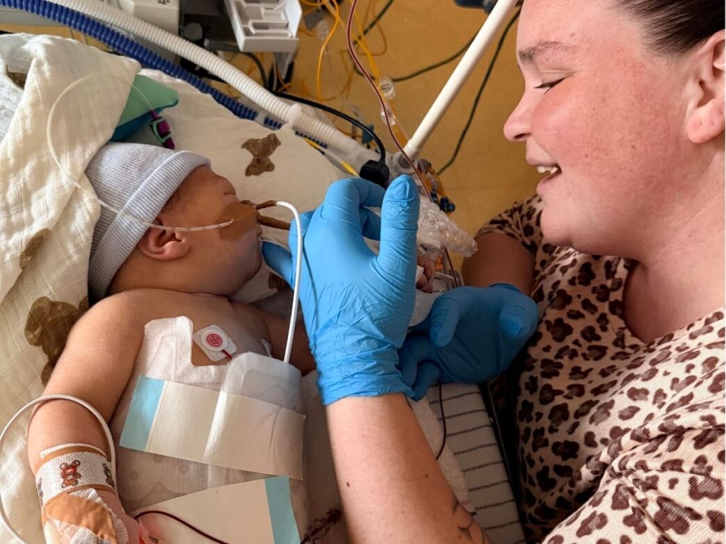 baby op de NICU foto van mellanie en baby