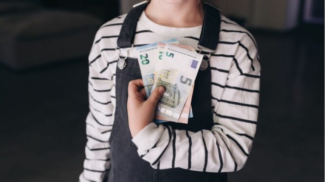 veel zakgeld kinderen foto van kind met zakgeld
