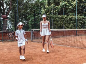 Kosten sport kinderen foto van familie die tennist