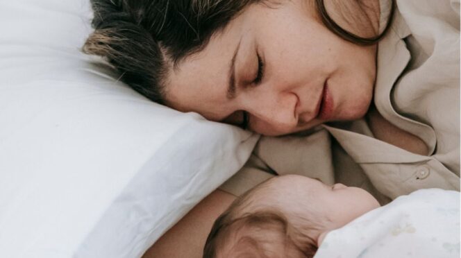 korte babynaam foto van moeder en baby